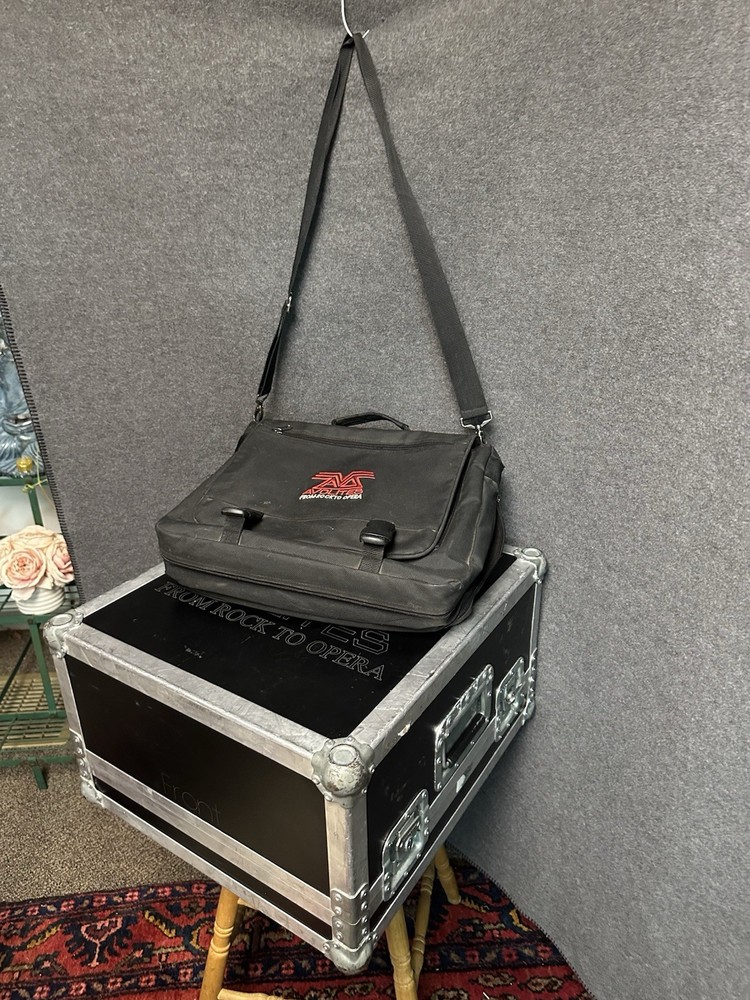 Avolites Quartz Lighting Console Controller , Titan Moble Wing, Road Case, Bag