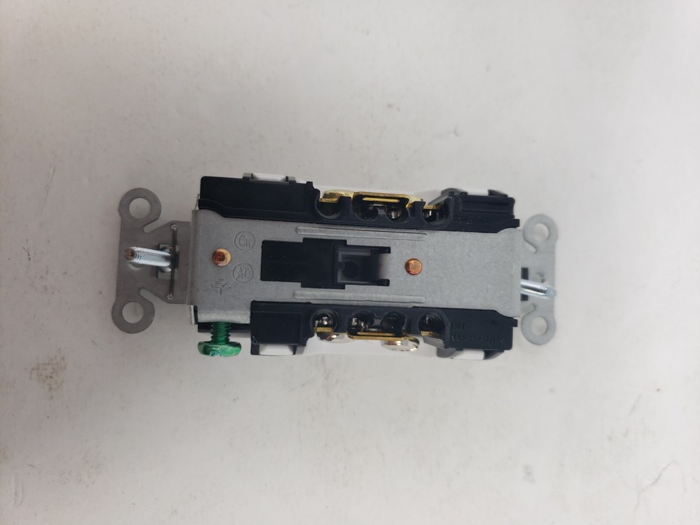 Hubbell 2182W Pro Duplex Receptacle