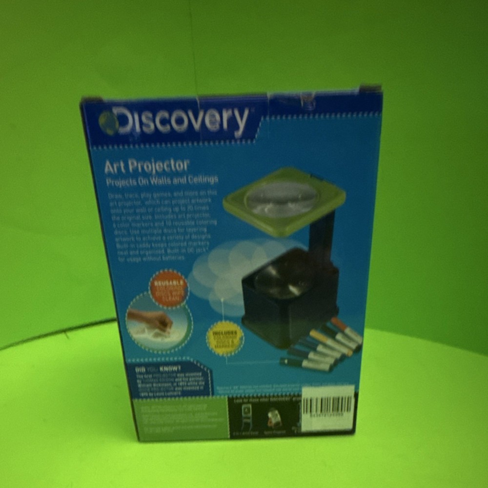 Discovery Analog Art Projector Projects on Walls and Ceilings