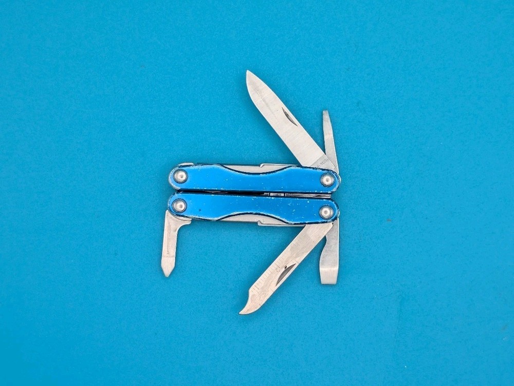 Leatherman Squirt S4 Multi-Tool, Key Ring, Retired, BLUE!