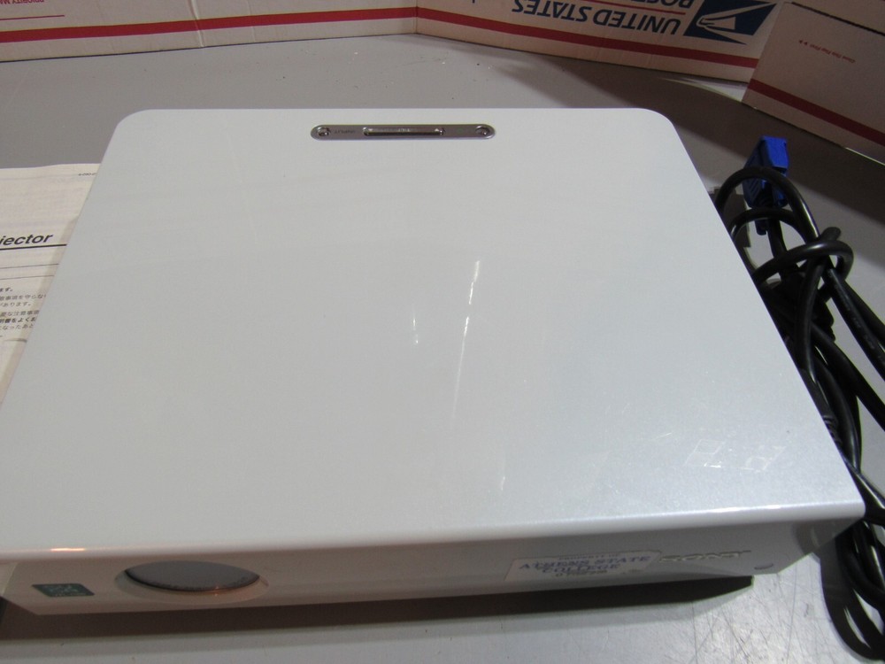 SONY VPL-CS5 SVGA LCD Data Projector