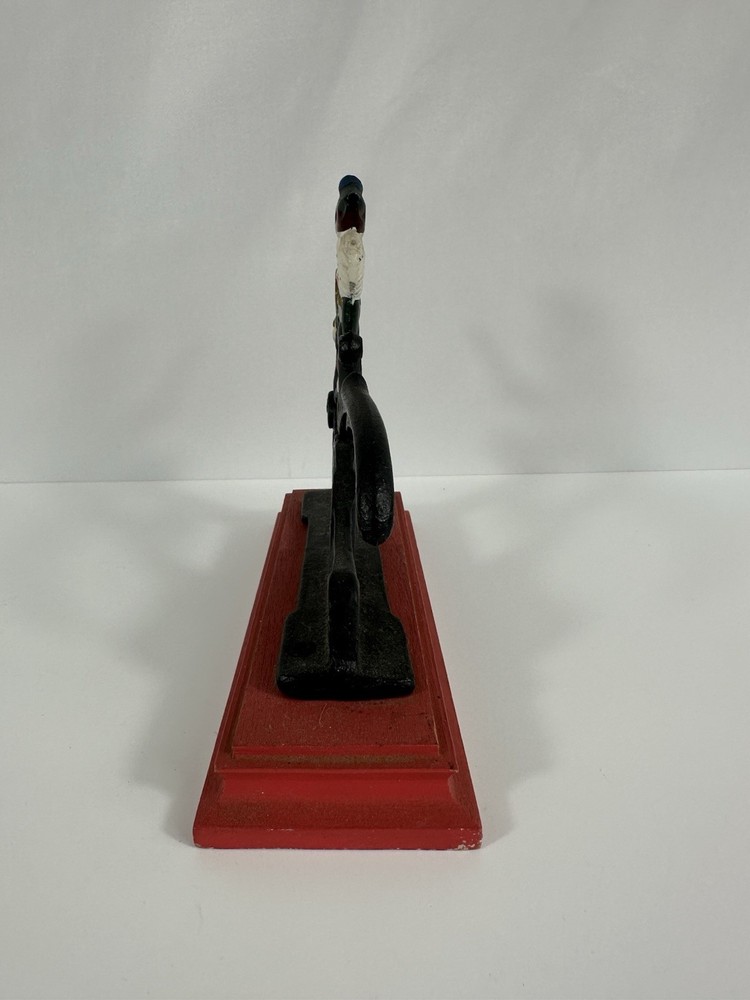 RARE VINTAGE NUTCRACKER CAST IRON NUT CRACKER