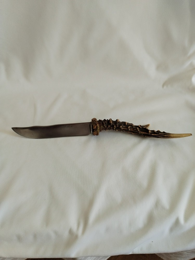 Vintage knife with deer horn handle