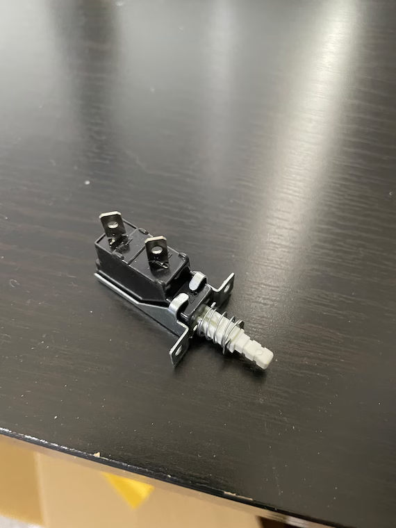 Vintage Technics SU-7600 amplifier power switch.