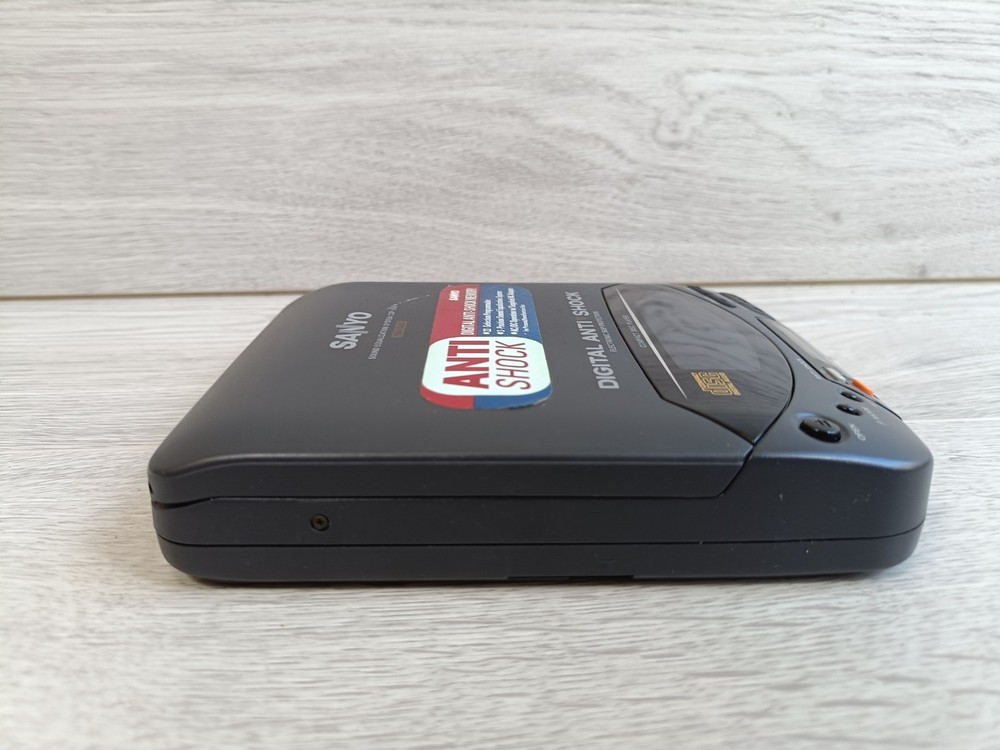 SANYO CDP-50A DISCMAN Portable CD Player Anti-Shock compact disc player