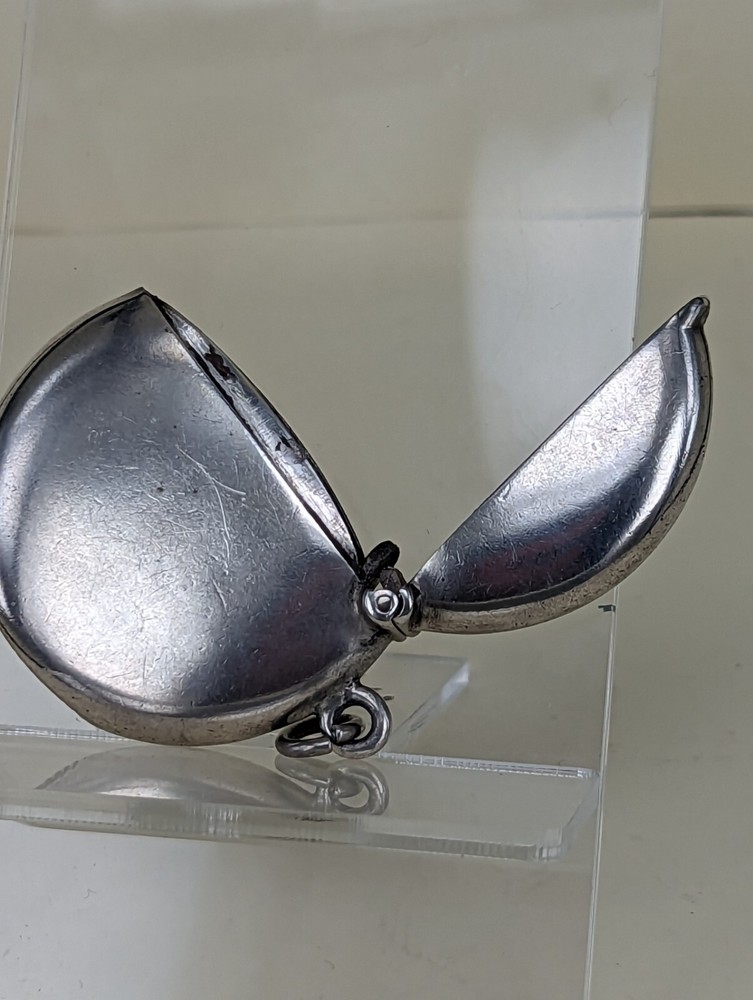 1912 unusual moon shaped solid silver vesta fob case