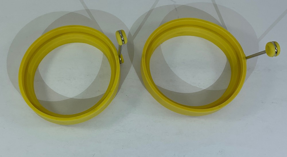 Silicone Fried Egg /Pancake Round Molds with Handles Yellow
