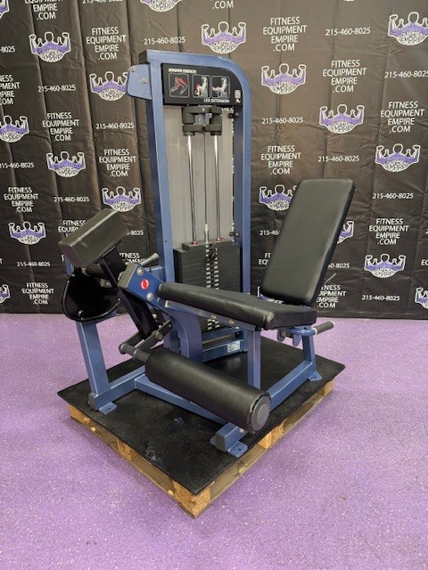 Hammer Strength Select Leg Extension w / 305 Lb Stack