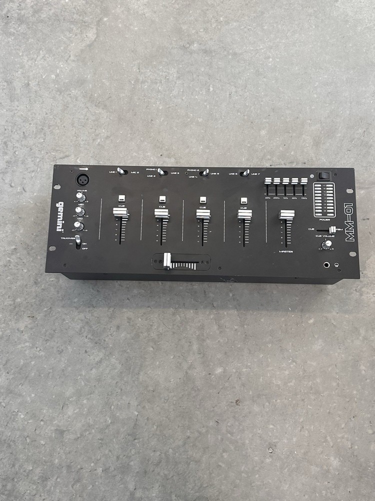 Gemini MM-01 DJ mixer