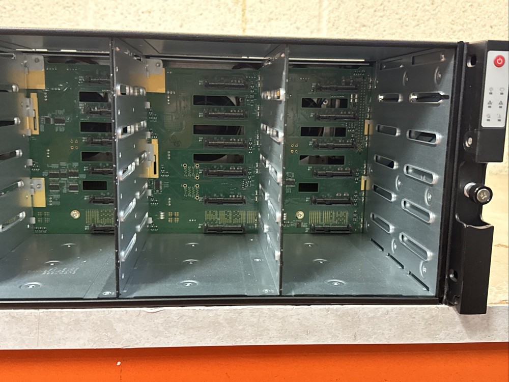 HP CS5000 disk array Rack (4U) - 10Gb Ethernet Flash Array with 2x Controllers