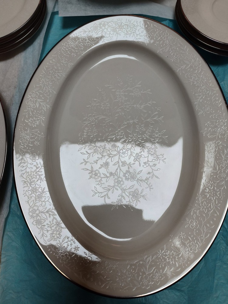 Noritake Porcelain China, Affection Pattern