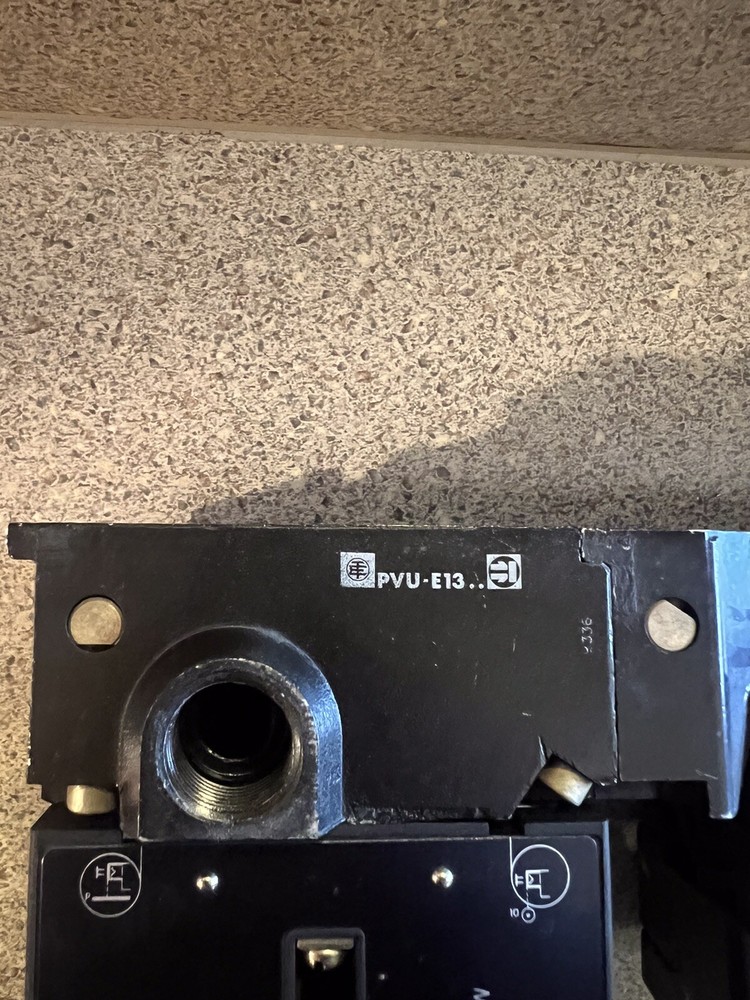 TELEMECANIQUE PNEUMATIC PVU E 13 PULLED OFF WORKING MACHINE