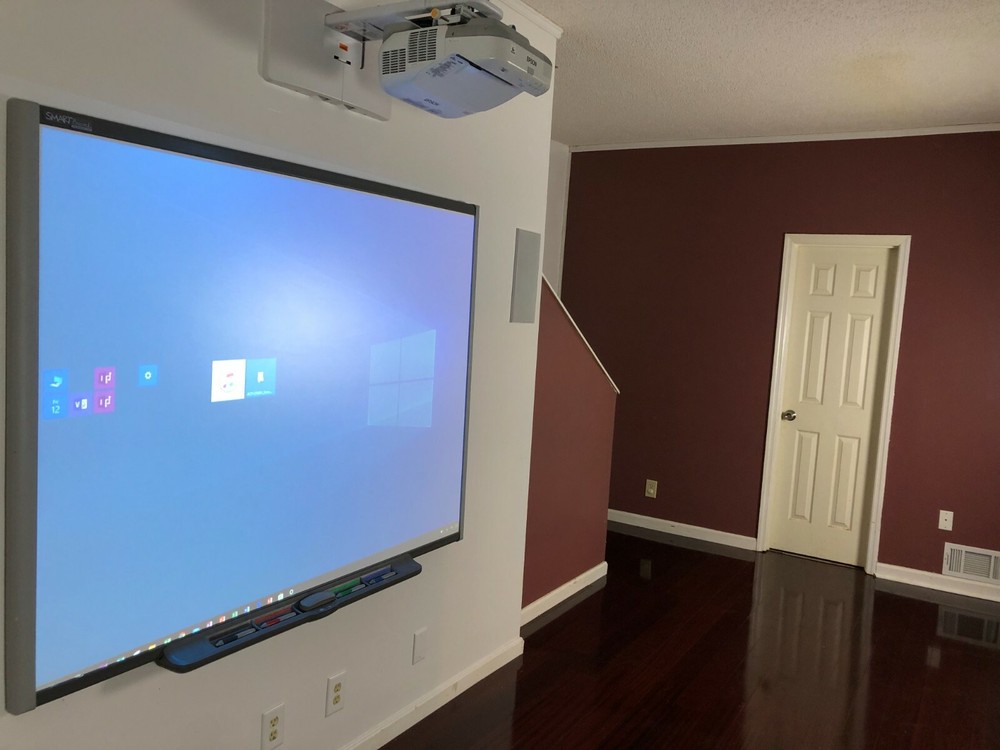 Interactive Smart Board SB660 and Epson Short throw projector Powerlite 475W_