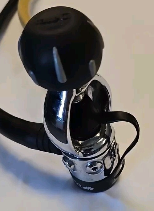 Mares MR12 DFC Scuba Diving First Stage Regulator Yoke