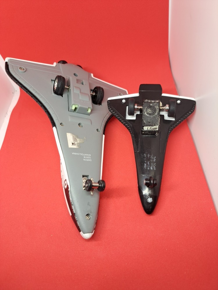 NASA Space Shuttle Atlantis Top opens Landing & Smaller Shuttle Pull-N-Go