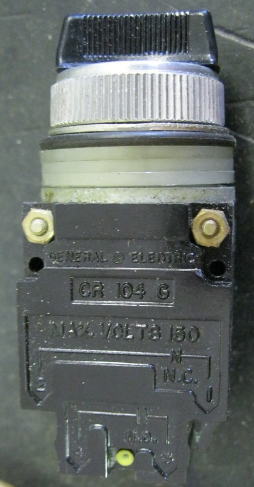 GE CR104B221 Oiltight Selector Switch 3 Position