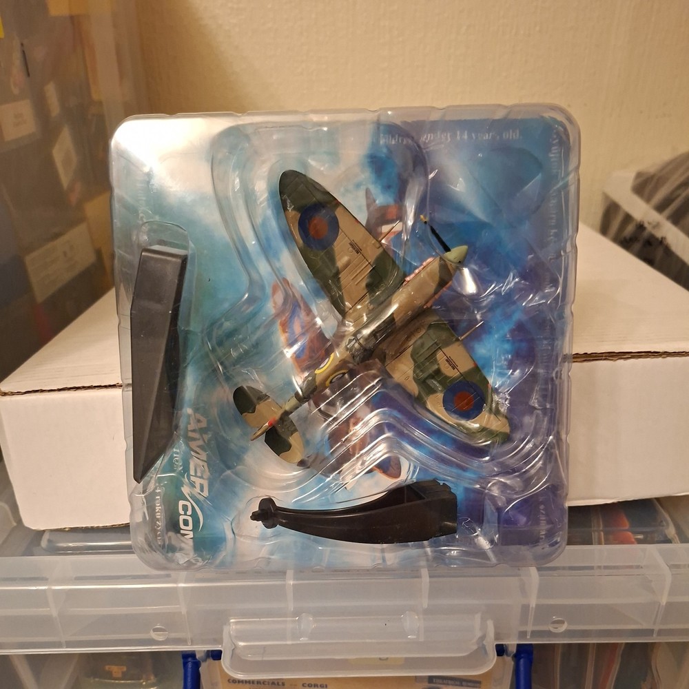 Amercom Supermarine Spitfire MK Vb 616 Squadron (1941) 1.72 Scale ()3)
