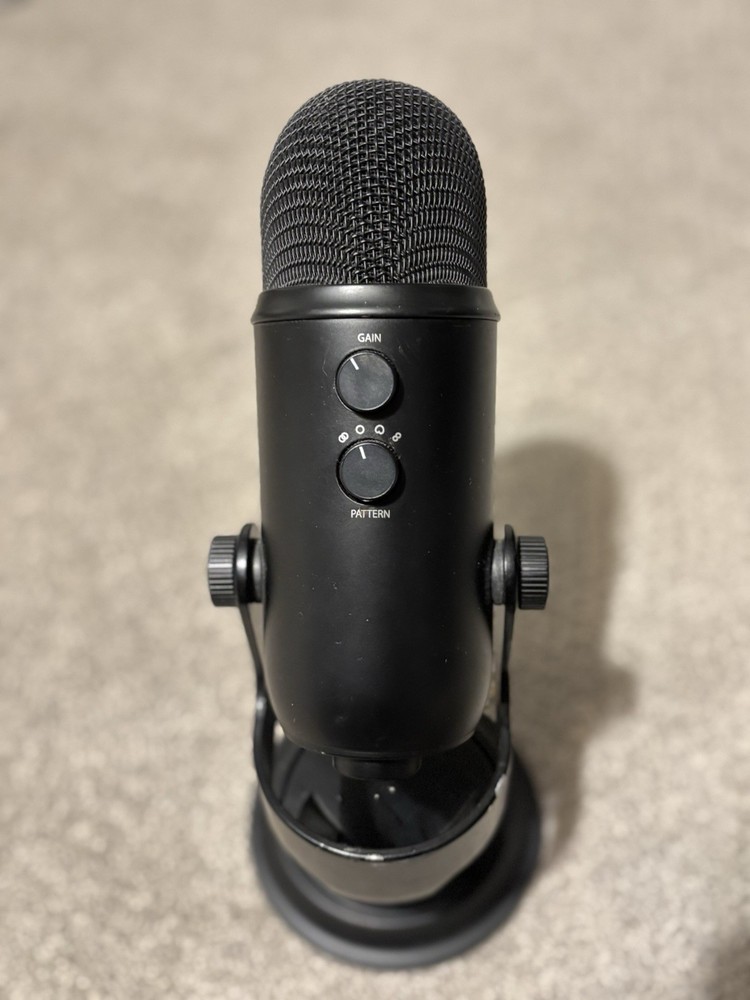 Blue Yeti Black Condenser USB Microphone Mute Switch Adjustable Gain