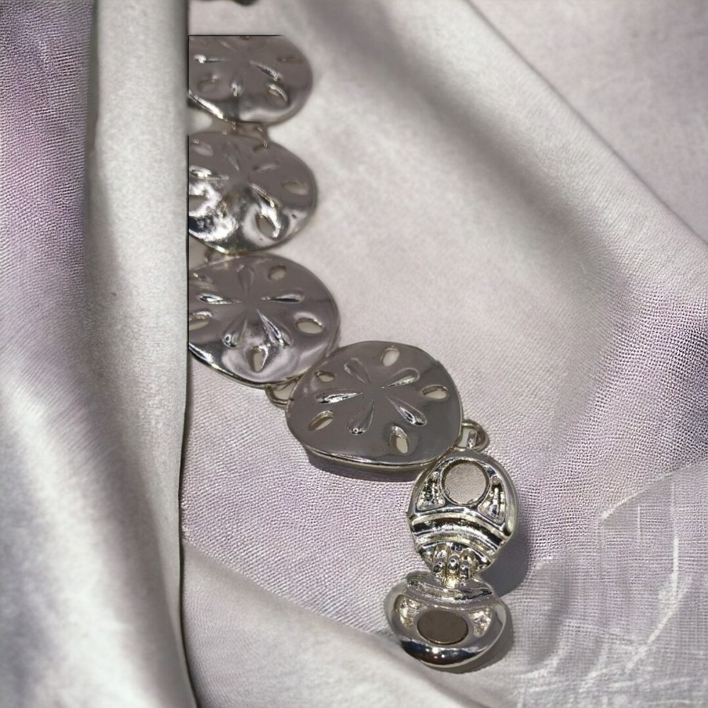 Vintage Silvertone Sanddollar bracelet