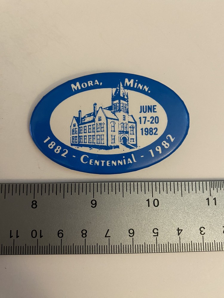 Mora Minnesota Centennial 1982 Pin Back Button P33