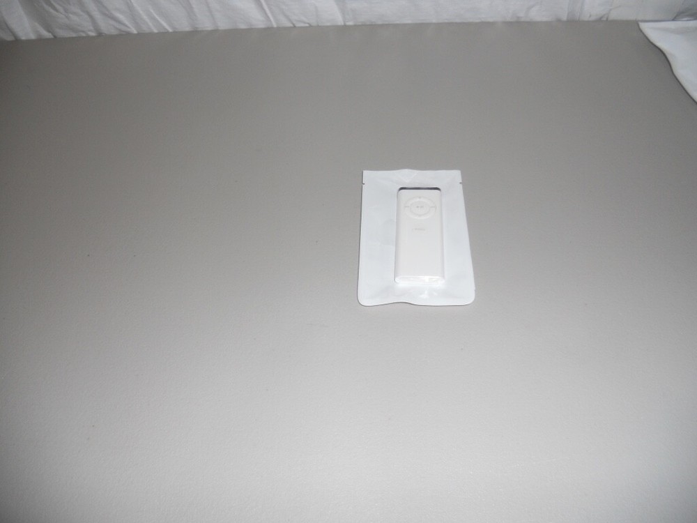 New in package Apple 607-1232 White Remote Control