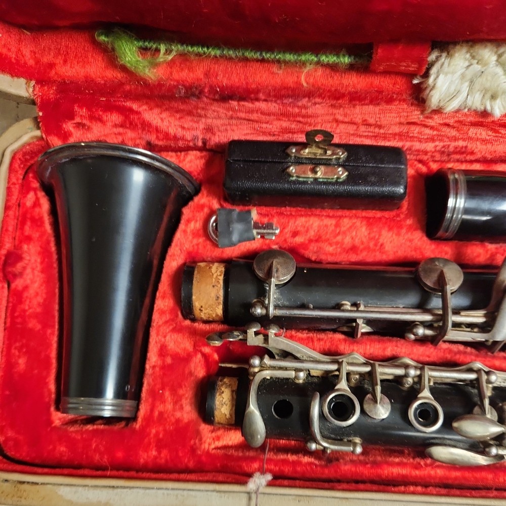 Hsinghai Vintage Clarinet in Case - Untested
