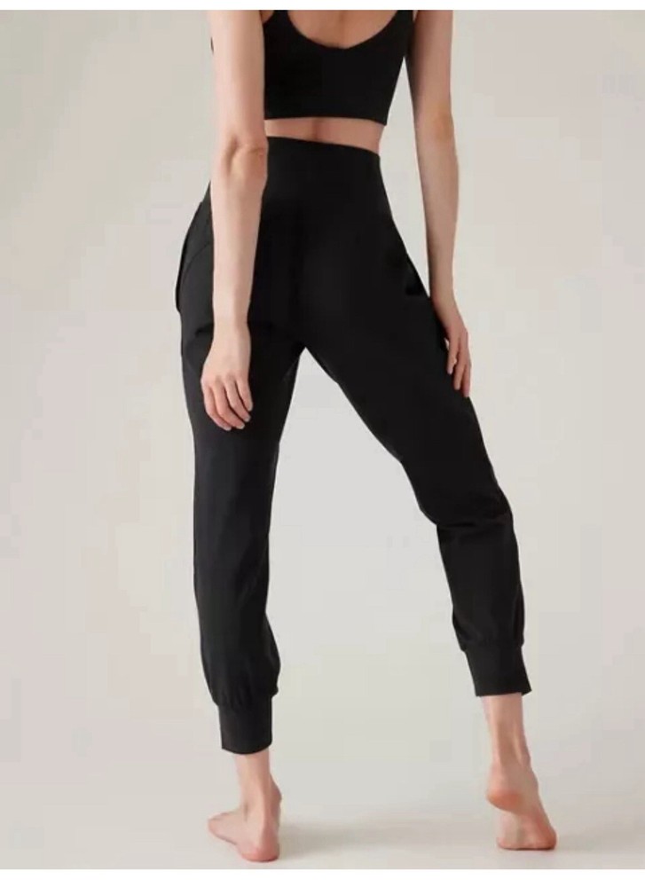 Athleta M Medium Salutation Jogger, Black Joggers SOFT Pants Workout NWT