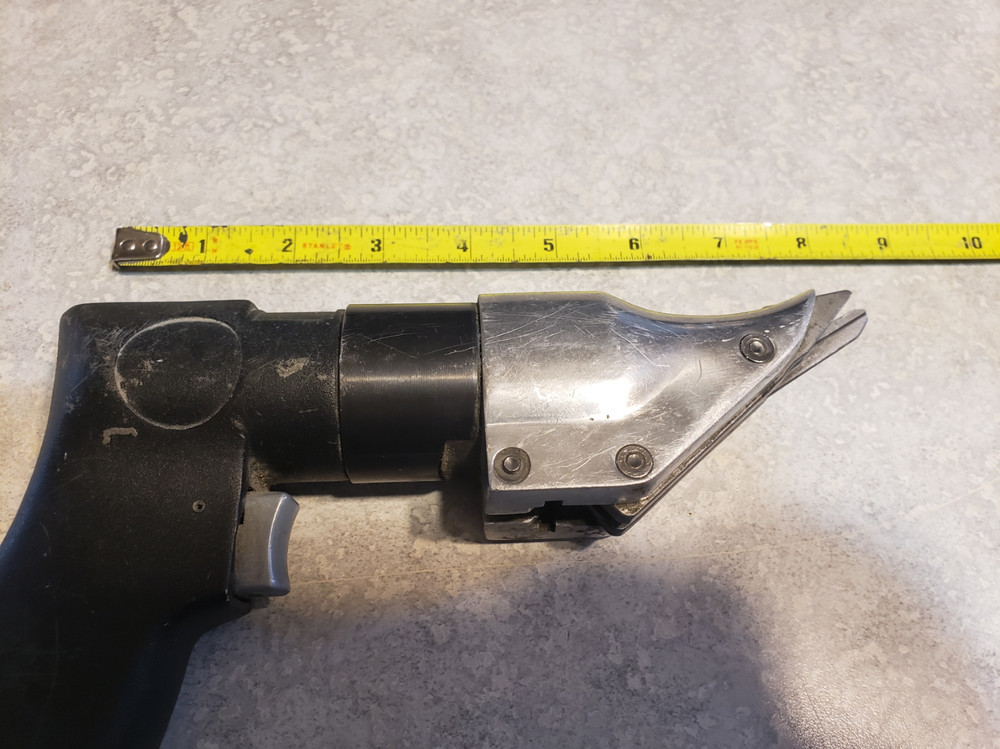 Hand held pneumatic sheet metal shears