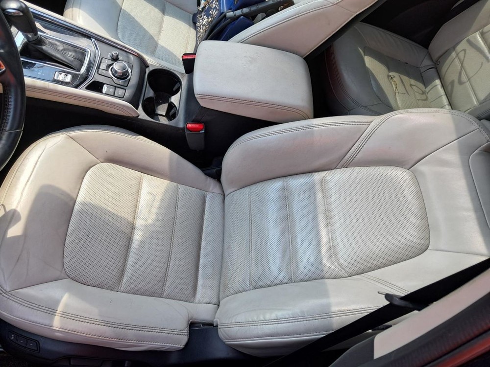 CX-5 2017 Glove Box 4796316