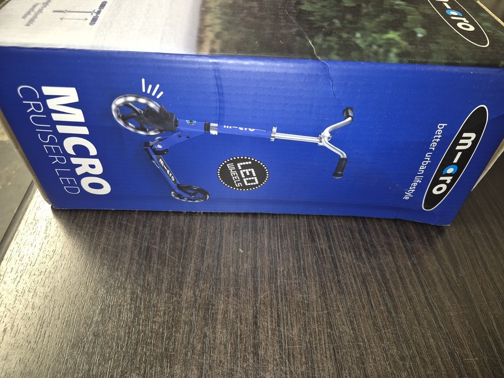 Micro Kickboard Cruiser Led.