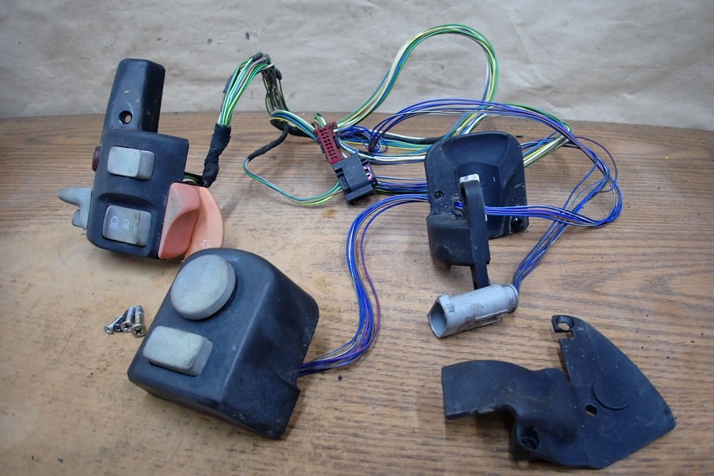 2003 BMW K1200LT LEFT HAND SWITCH CONTROL BUTTON