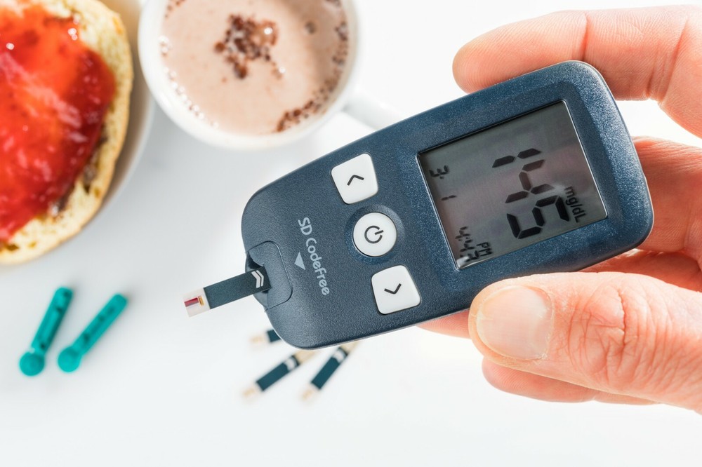 CodeFree Blood Glucose Meter with Test Strips Set + Blood Lancets + Bag