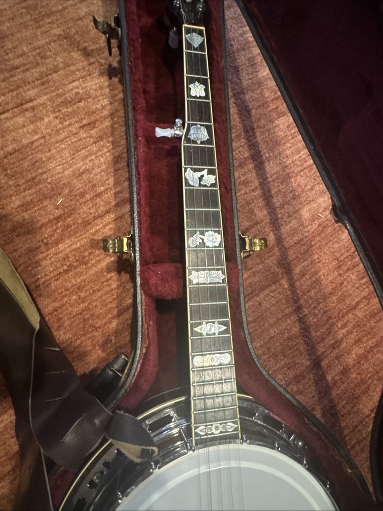 Alvarez Whyte Eagle 5-string Resonator Banjo with Original Hardshell Case