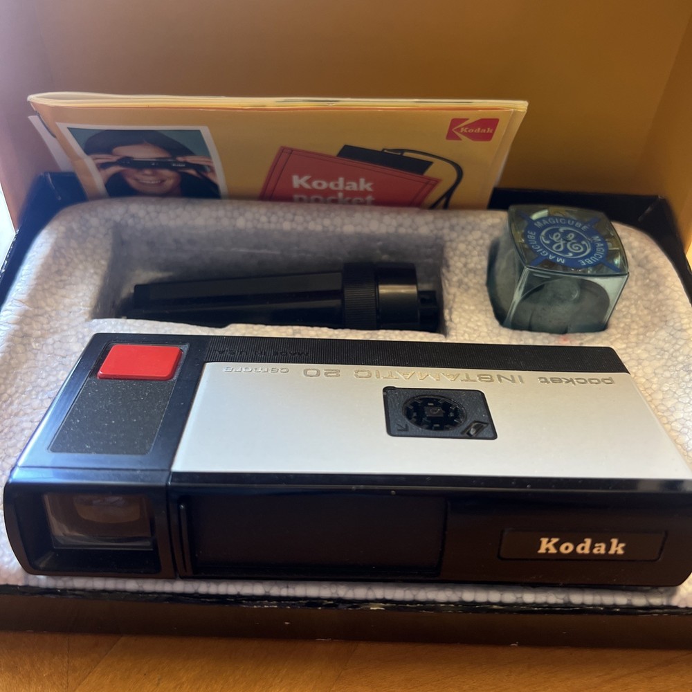 Kodak Pocket Instamatic 20 Camera W/ Box-Manual-Flash Cube *Pre-Owned*