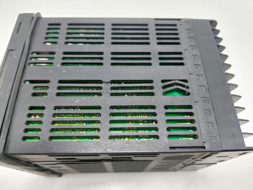 AZBIL SDC46 C46A1A2C0R1300 High Precision Controller