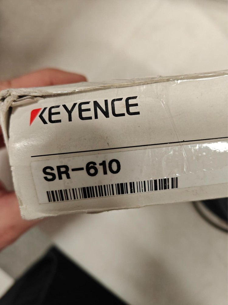 USED KEYENCE SR-610 2D IMAGE BARCODE SENSOR & CABLE