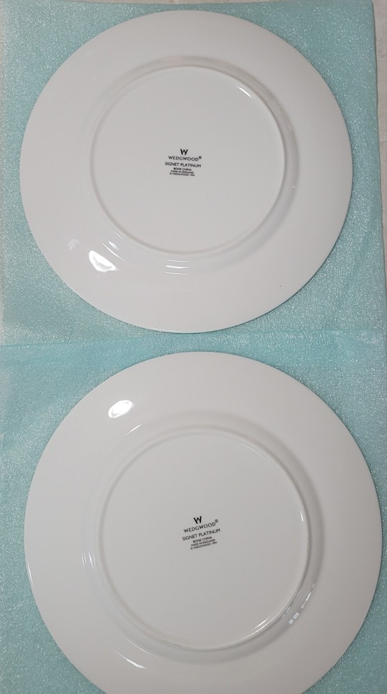 2 dinner plates Wedgwood Signet Platinum