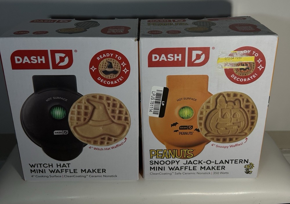 Dash Witch Hat Mini Waffle Maker 4” Nonstick Halloween Black