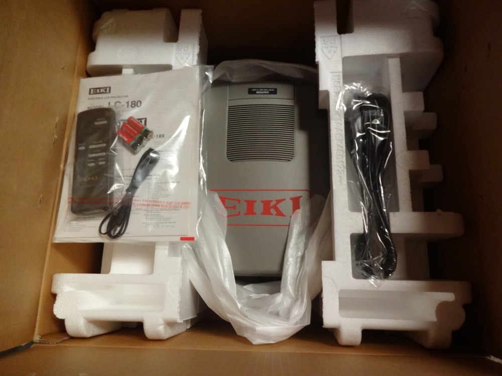 Eiki Lc-180 Projector