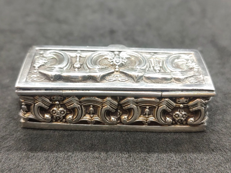 Antique Victorian Era Ornate Repousse Rectangular Pill/ Trinket Box 800 Silver