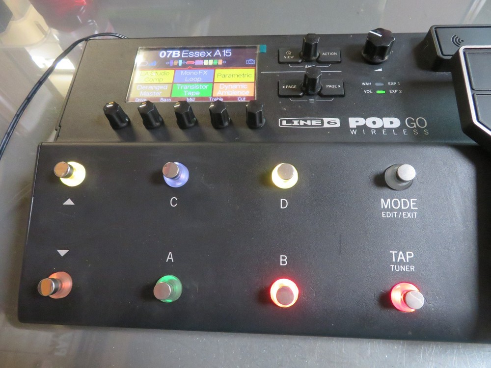 Black Line 6 Pod Go Wireless Guitar Multi-Effects Processor Pedal