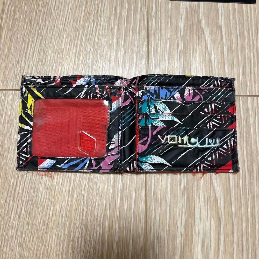 Last Used With Dirt Volcom Wallet Without Coin Purse