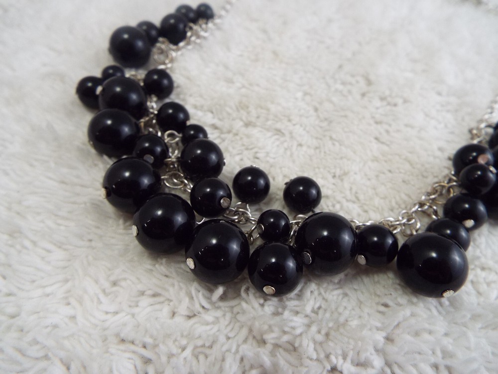 Silvertone Black Bead Scoop Necklace (A32)