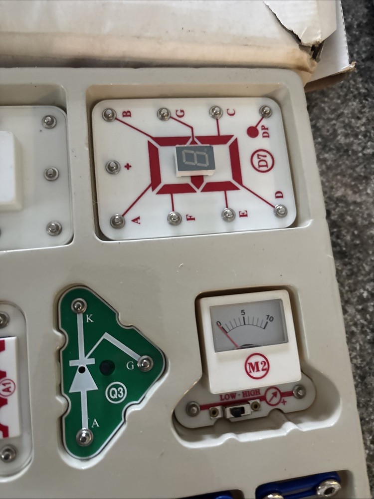 Electronic Snap Circuits