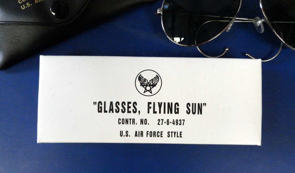 PILOT'S FLYING SUNGLASSES W/CARRYING CASE