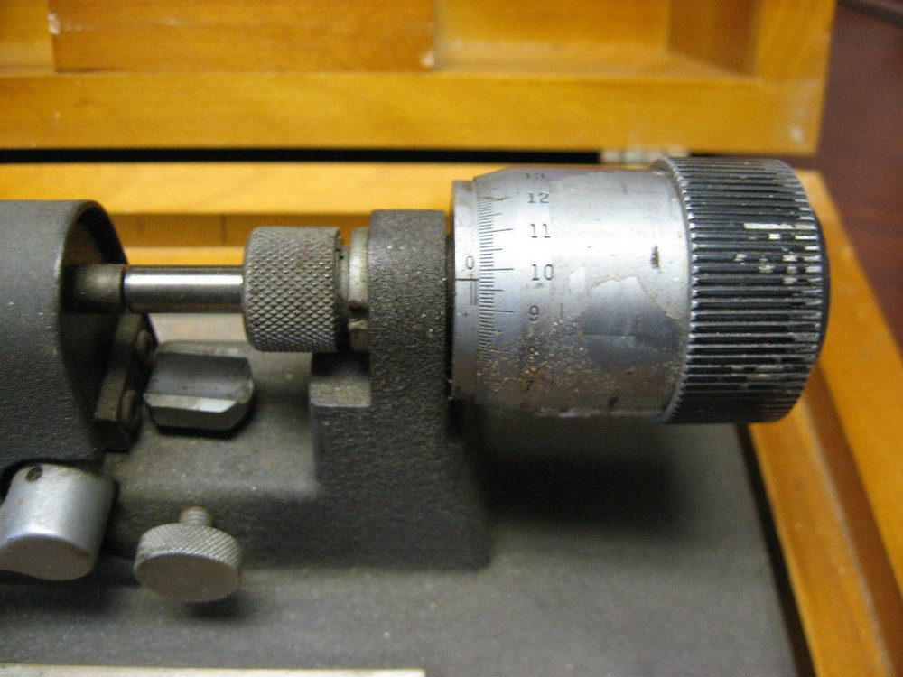 B & S- BENCH MICROMETER/COMPARATOR-MODEL 245(0- 0.5")10