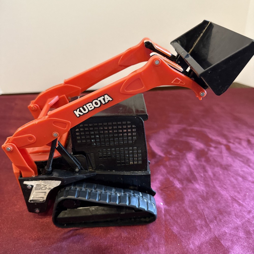 Kubota Compact Track Loader Toy Model SVL90-2 Scale 1:18