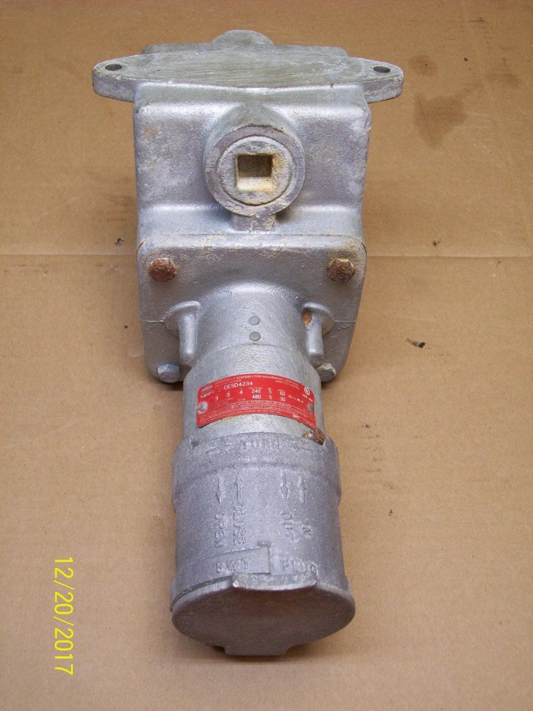 CROUSE HINDS CESD4234 RECEPTACLE EXPLOSION PROOF HAZARDOUS LOCATION