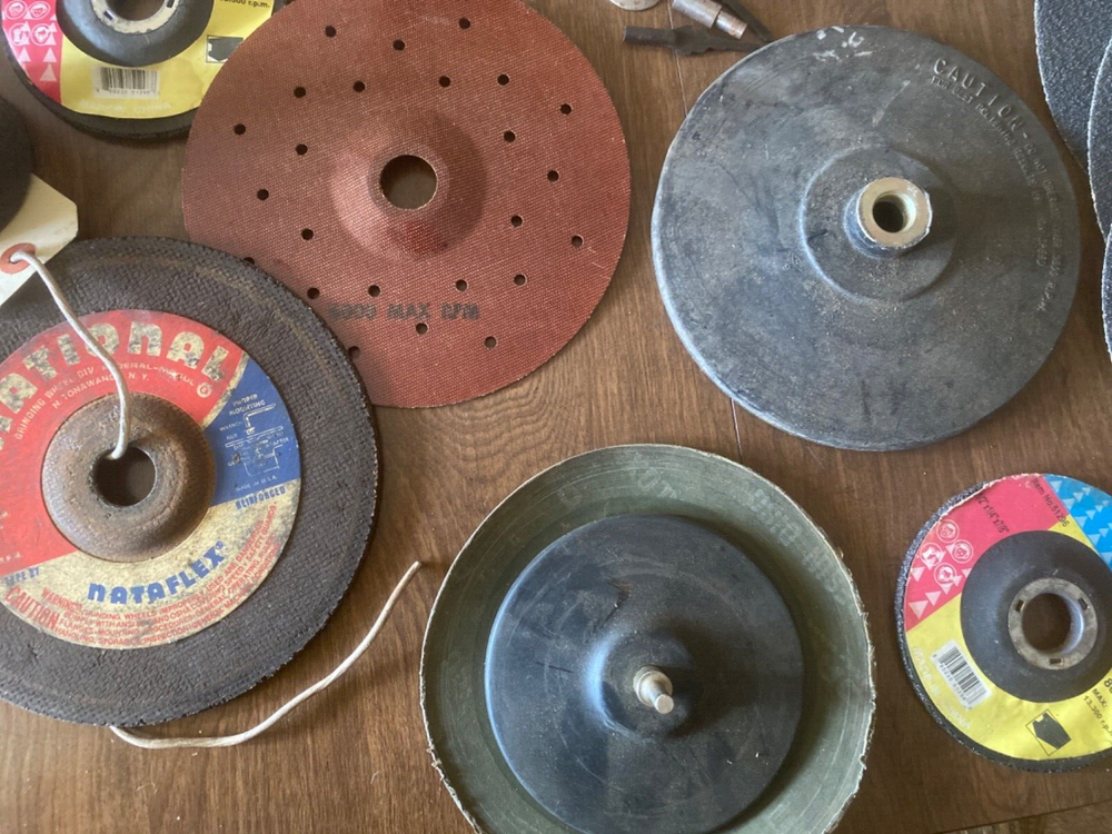 Grinder & Sanding Disc lot (FC205-5Q384