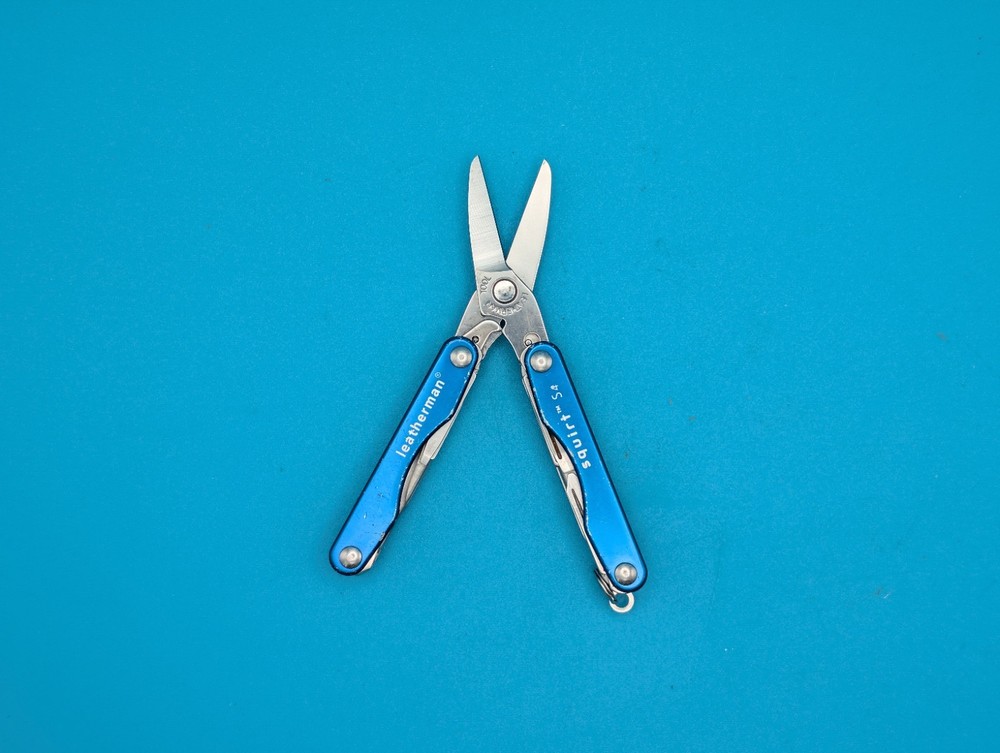 Leatherman Squirt S4 Multi-Tool, Key Ring, Retired, BLUE!